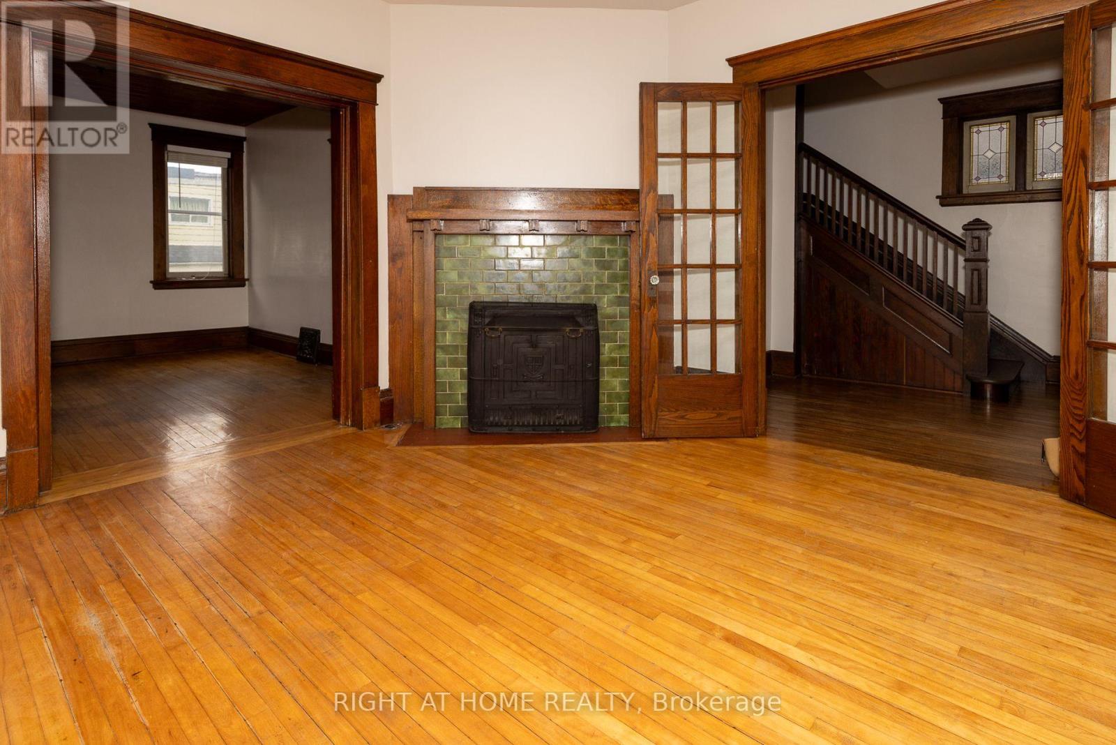 Upper - 333 Millard Avenue, Newmarket, Ontario  L3Y 1Z5 - Photo 2 - N12583784