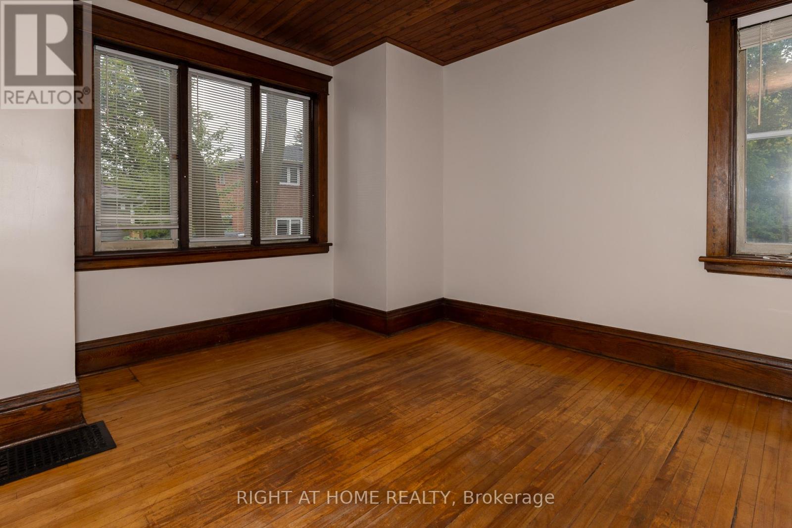 Upper - 333 Millard Avenue, Newmarket, Ontario  L3Y 1Z5 - Photo 3 - N12583784