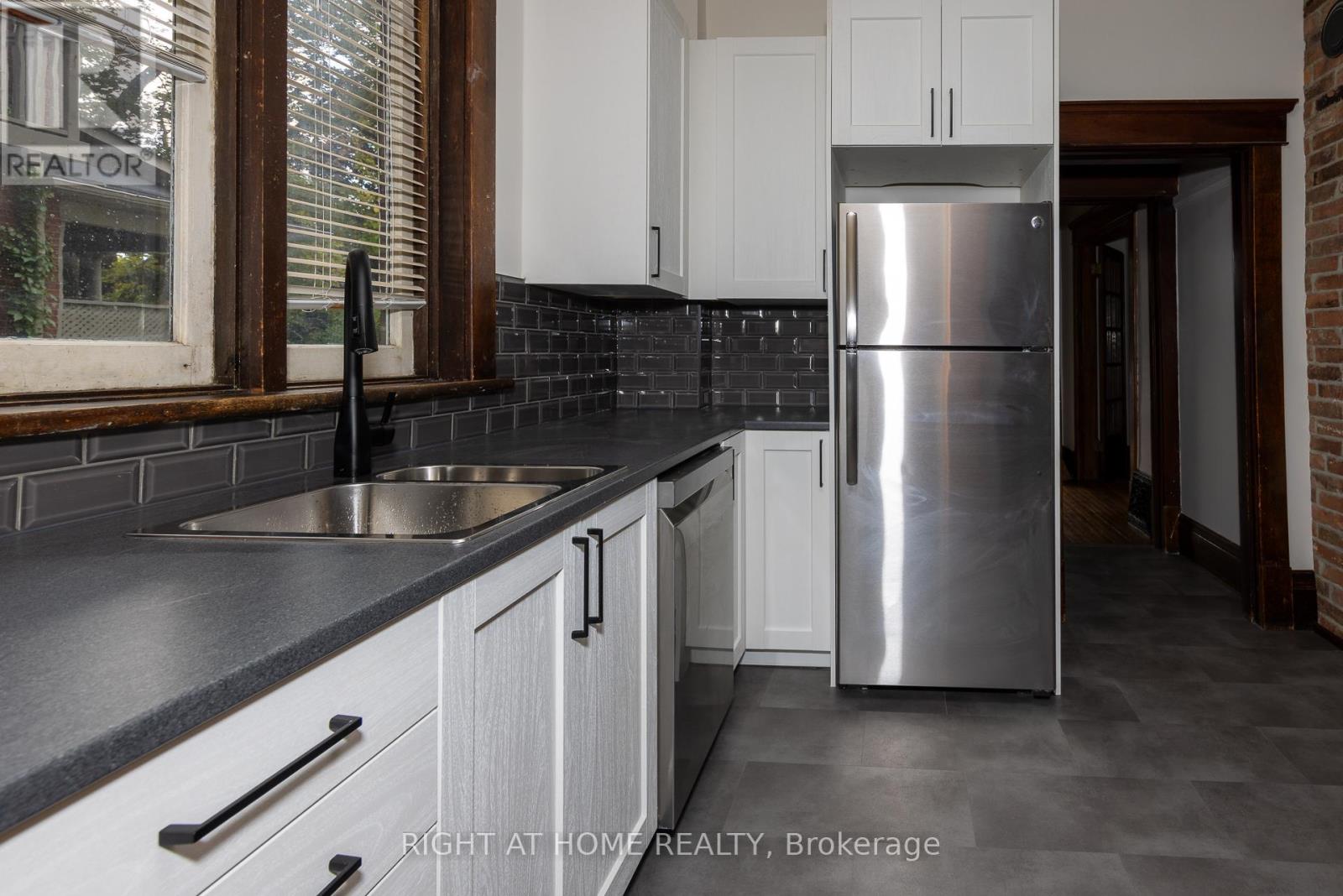 Upper - 333 Millard Avenue, Newmarket, Ontario  L3Y 1Z5 - Photo 4 - N12583784