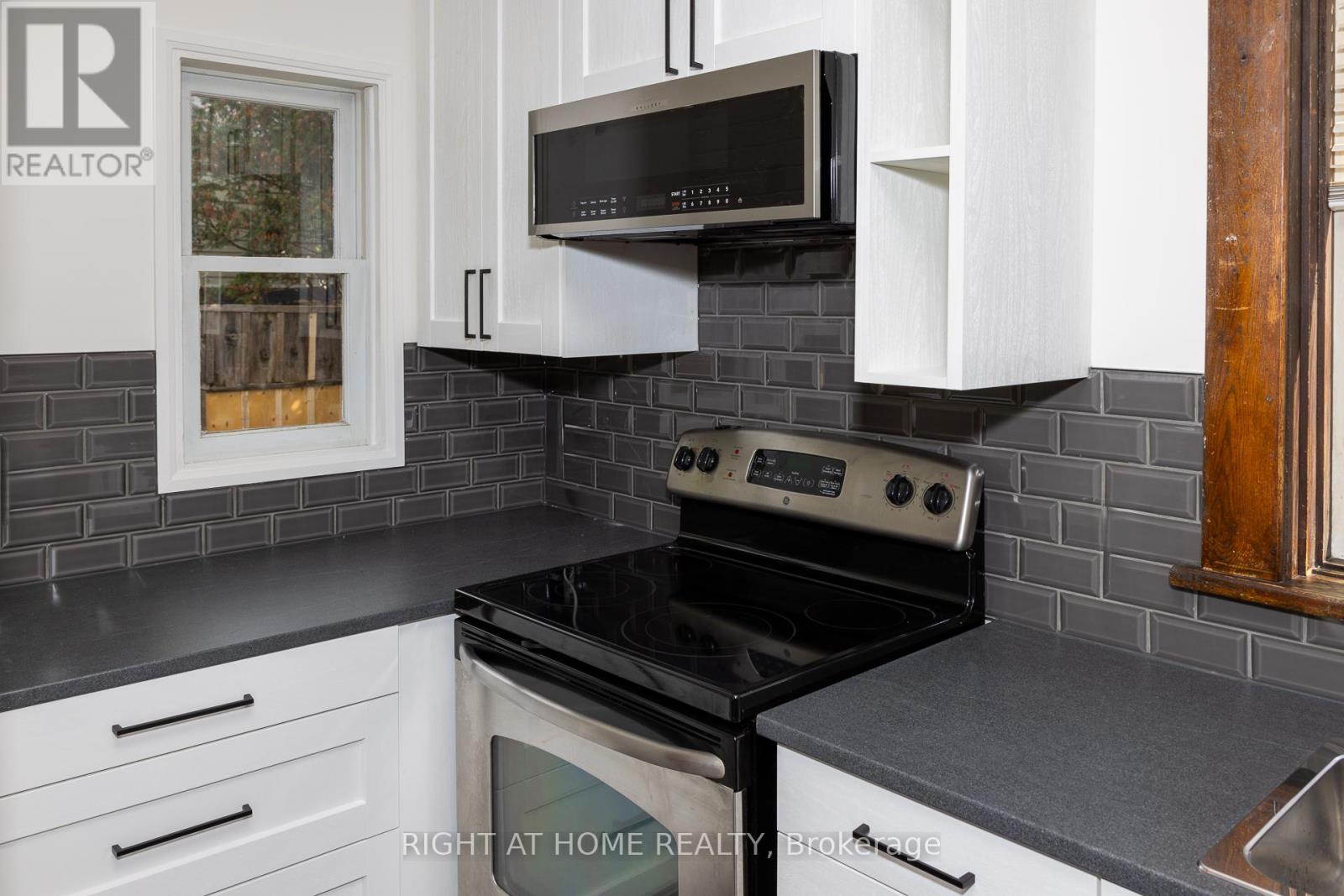 Upper - 333 Millard Avenue, Newmarket, Ontario  L3Y 1Z5 - Photo 5 - N12583784