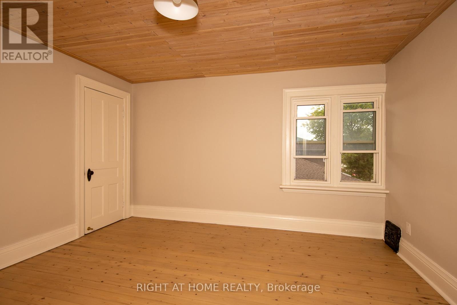 Upper - 333 Millard Avenue, Newmarket, Ontario  L3Y 1Z5 - Photo 6 - N12583784