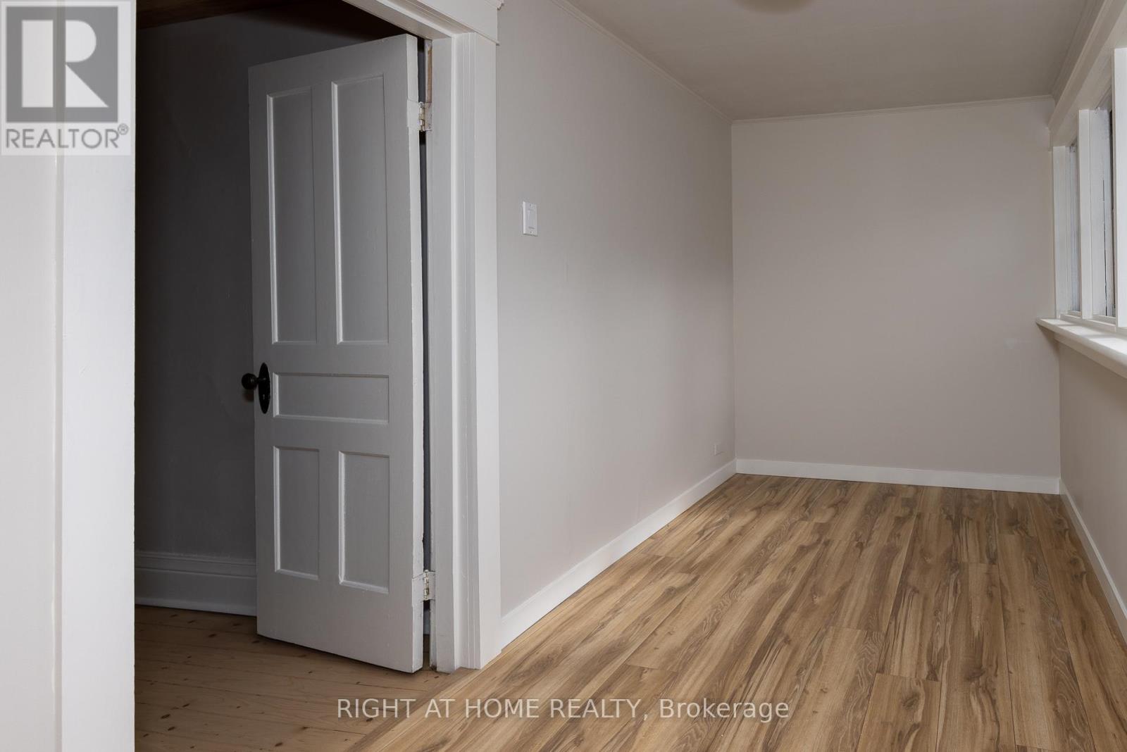 Upper - 333 Millard Avenue, Newmarket, Ontario  L3Y 1Z5 - Photo 7 - N12583784