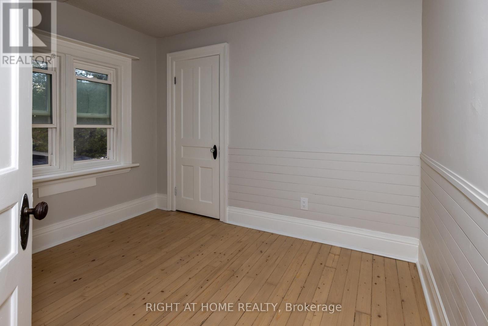 Upper - 333 Millard Avenue, Newmarket, Ontario  L3Y 1Z5 - Photo 9 - N12583784