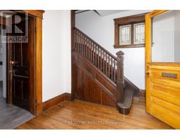 Upper - 333 Millard Avenue, Newmarket (Central Newmarket), Ca