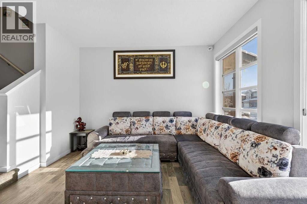 18 Savanna Drive Ne, Calgary, Alberta  T3J 2H4 - Photo 5 - A2272350