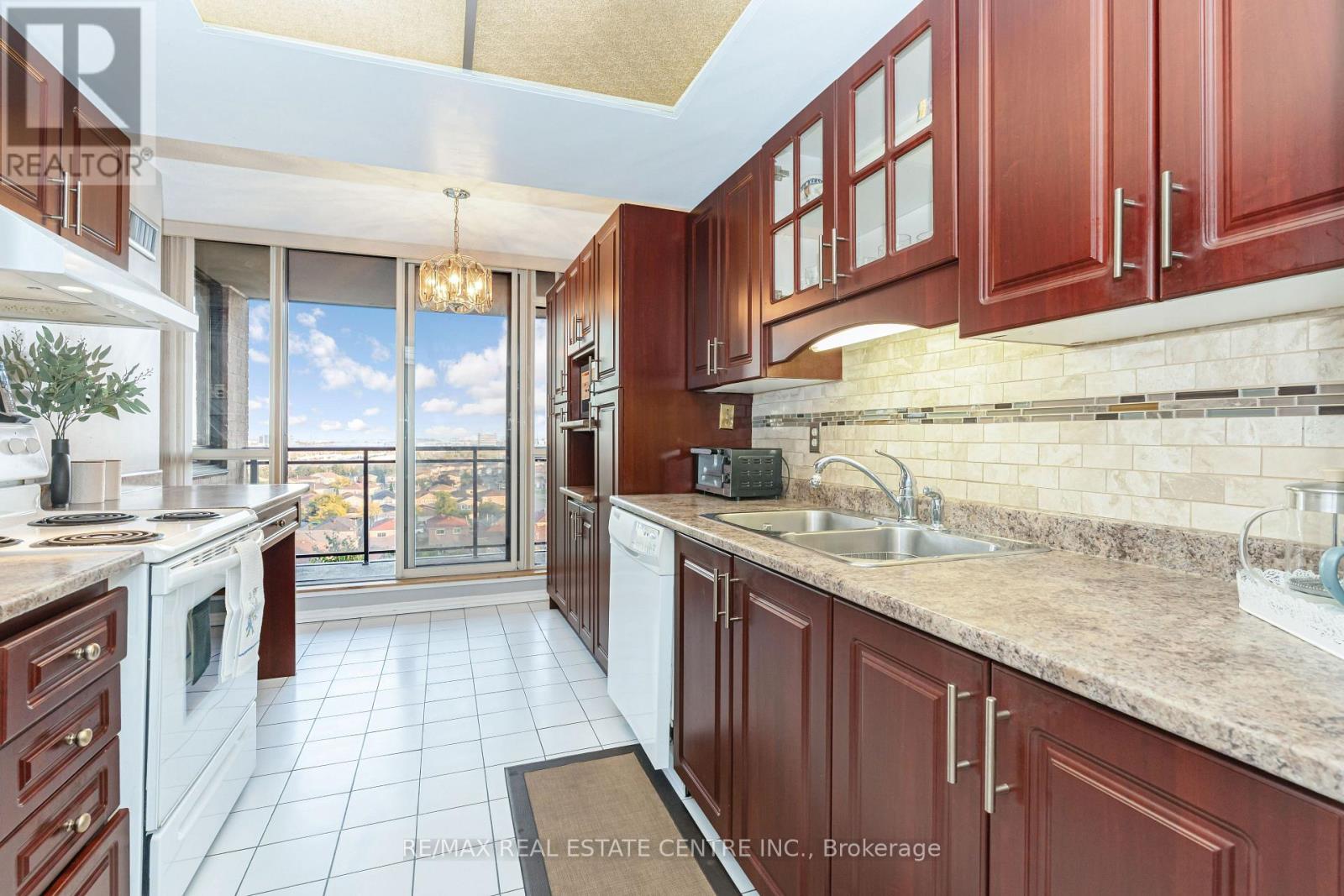 802 - 20 Cherrytree Drive, Brampton, Ontario  L6Y 3V1 - Photo 21 - W12583796