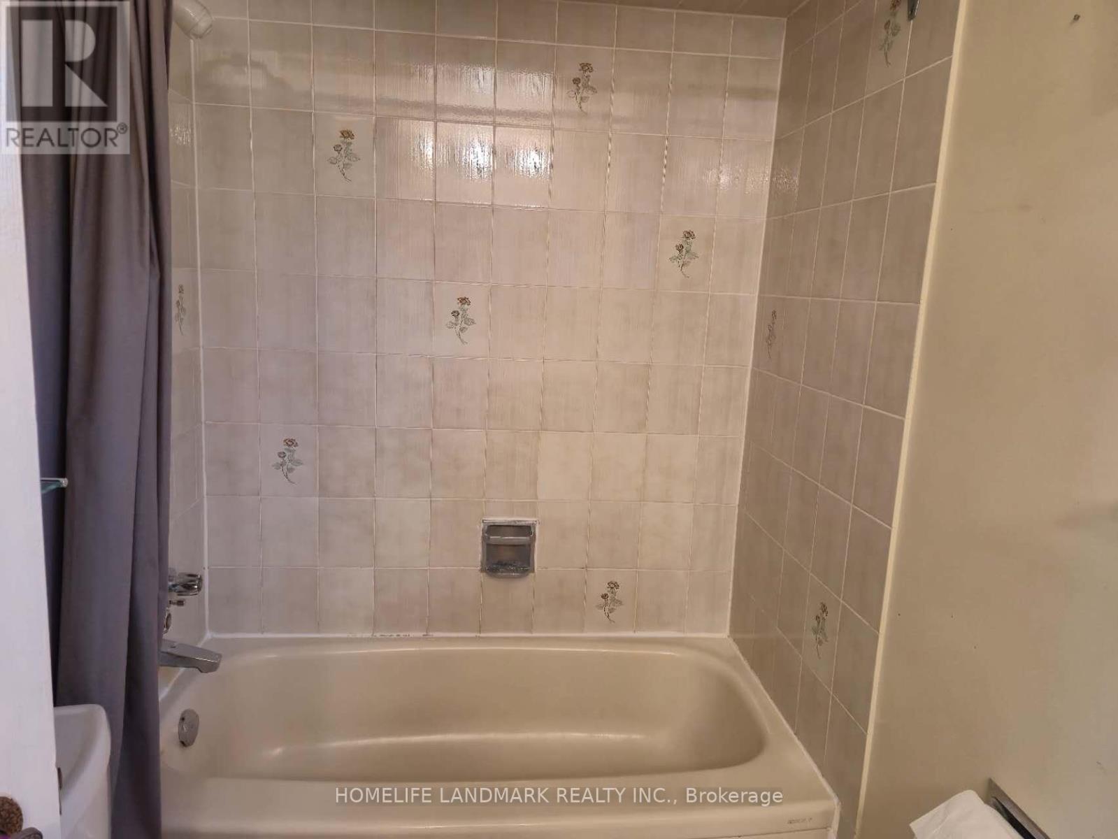 4201 Wakefield Crescent, Mississauga, Ontario  L5C 4M2 - Photo 12 - W12583810