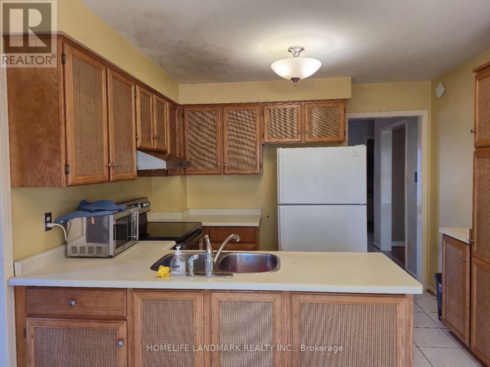 4201 Wakefield Crescent, Mississauga, Ontario  L5C 4M2 - Photo 6 - W12583810