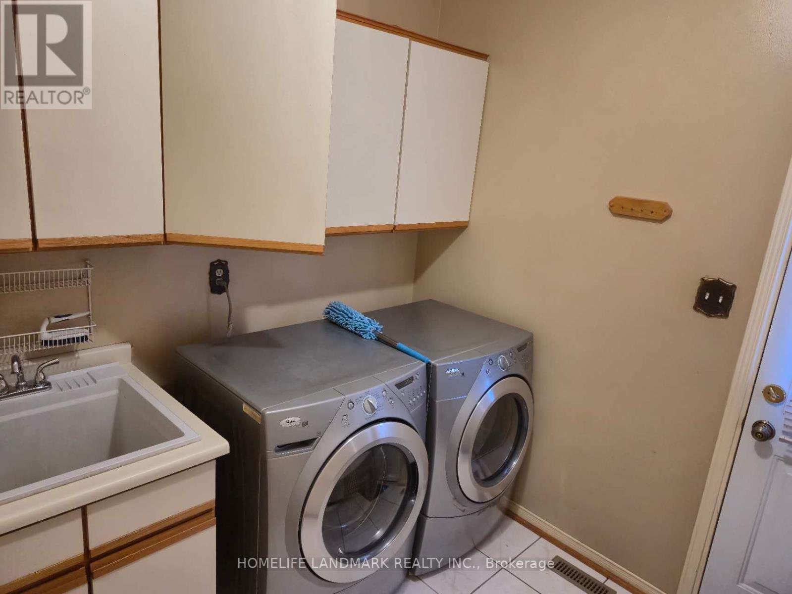 4201 Wakefield Crescent, Mississauga, Ontario  L5C 4M2 - Photo 7 - W12583810