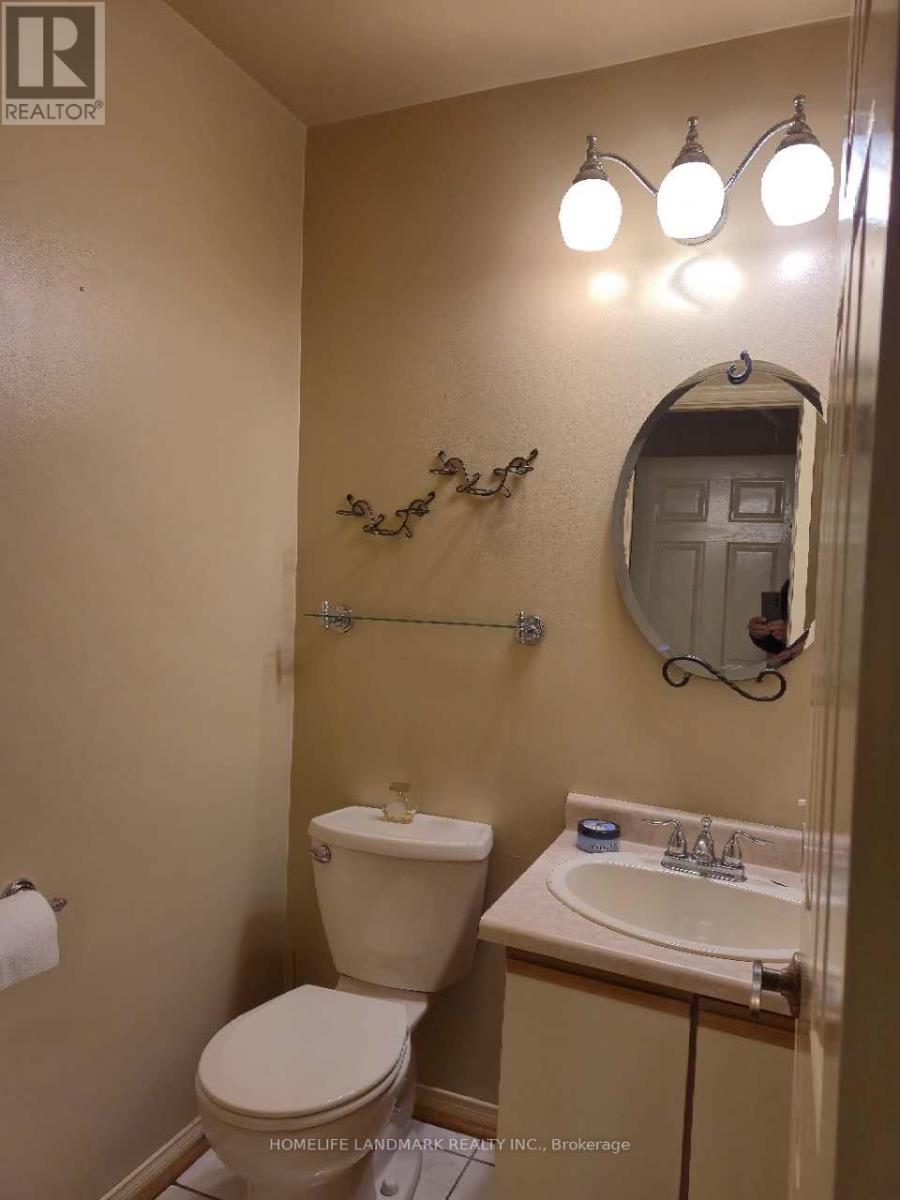 4201 Wakefield Crescent, Mississauga, Ontario  L5C 4M2 - Photo 8 - W12583810