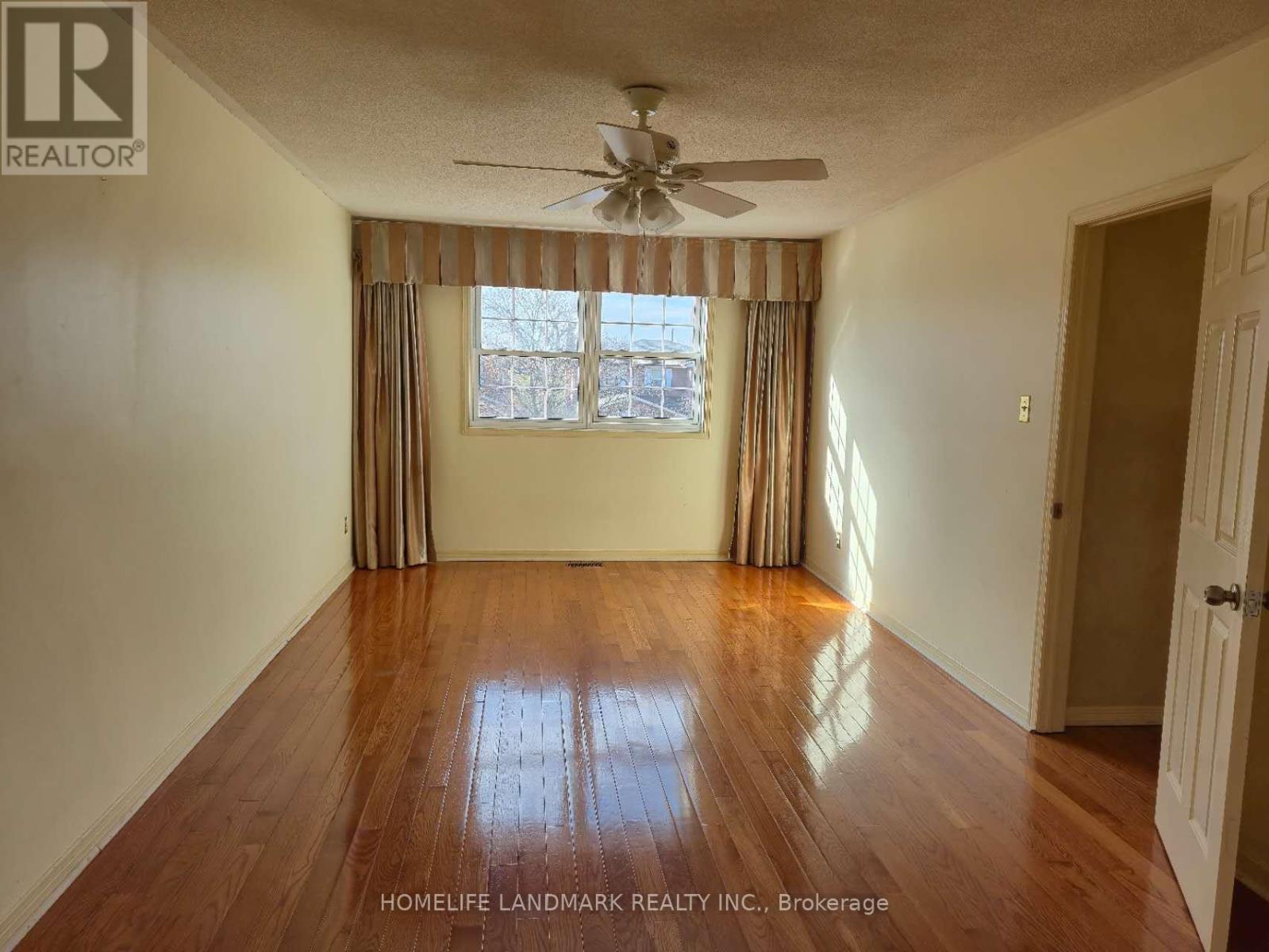 4201 Wakefield Crescent, Mississauga, Ontario  L5C 4M2 - Photo 9 - W12583810