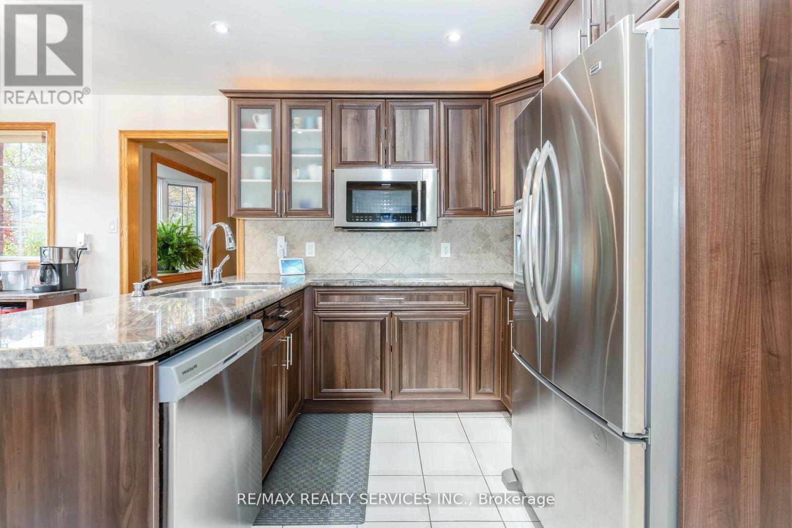 18 Mitchell Avenue, Brampton, Ontario  L6Z 1H3 - Photo 16 - W12583828