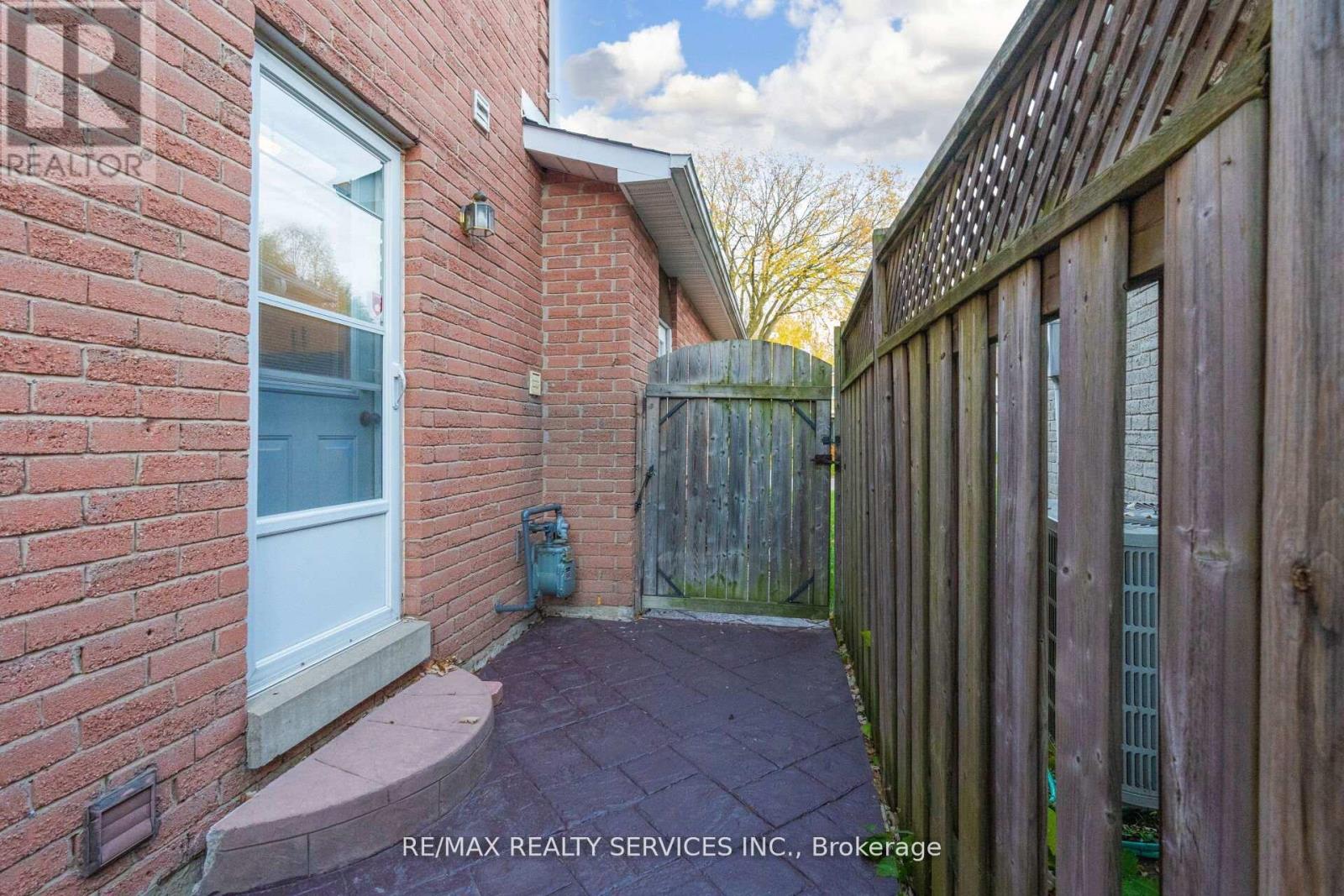 18 Mitchell Avenue, Brampton, Ontario  L6Z 1H3 - Photo 36 - W12583828