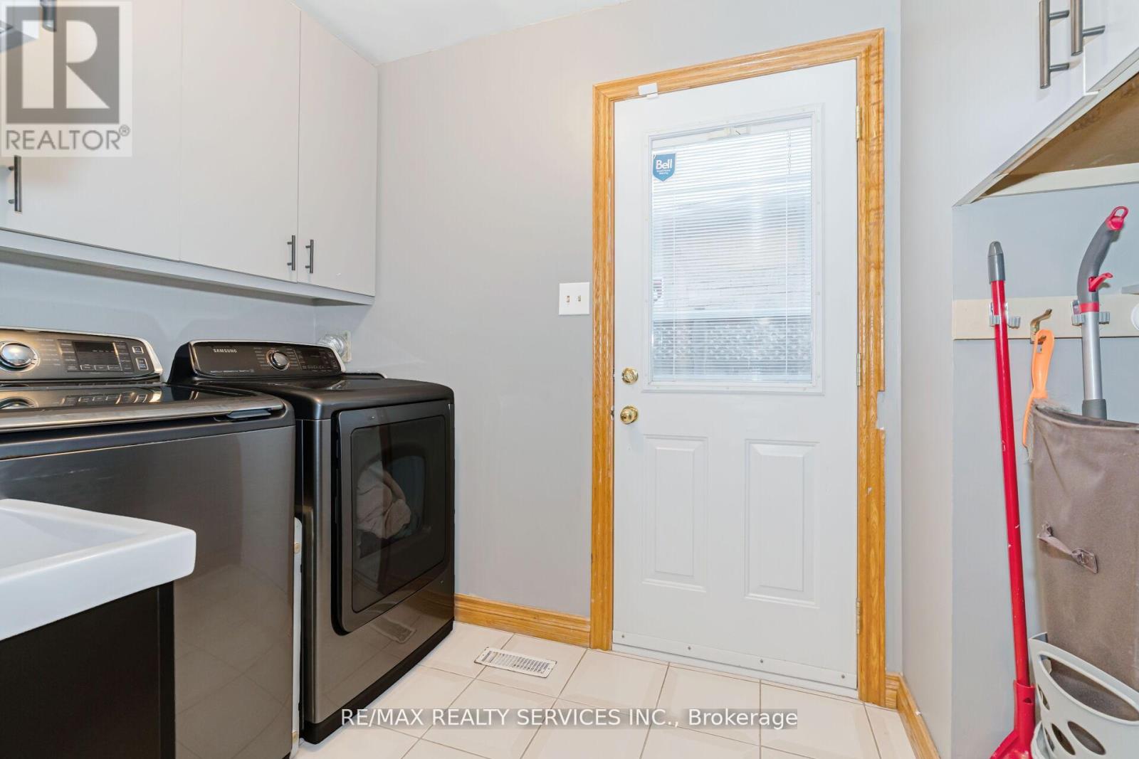 18 Mitchell Avenue, Brampton, Ontario  L6Z 1H3 - Photo 9 - W12583828