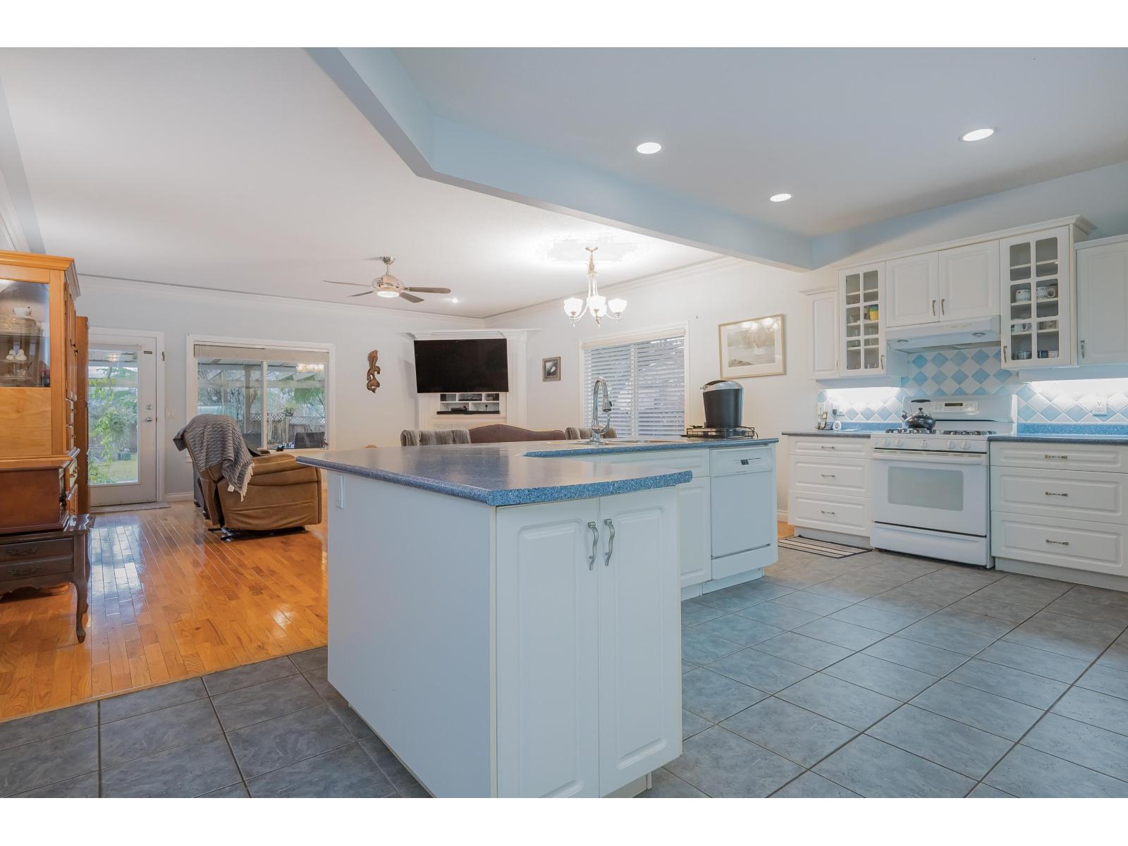 32993 Hawthorne Avenue, Mission, British Columbia  V2V 7C3 - Photo 6 - R3070780