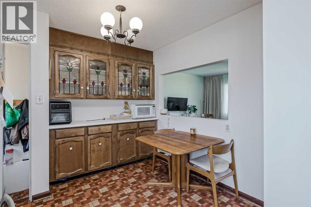 4928 45 Street Sw, Calgary, Alberta  T3E 3W4 - Photo 12 - A2266312