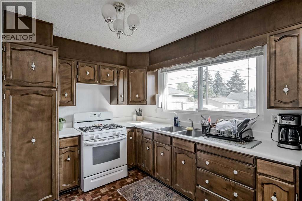 4928 45 Street Sw, Calgary, Alberta  T3E 3W4 - Photo 10 - A2266312