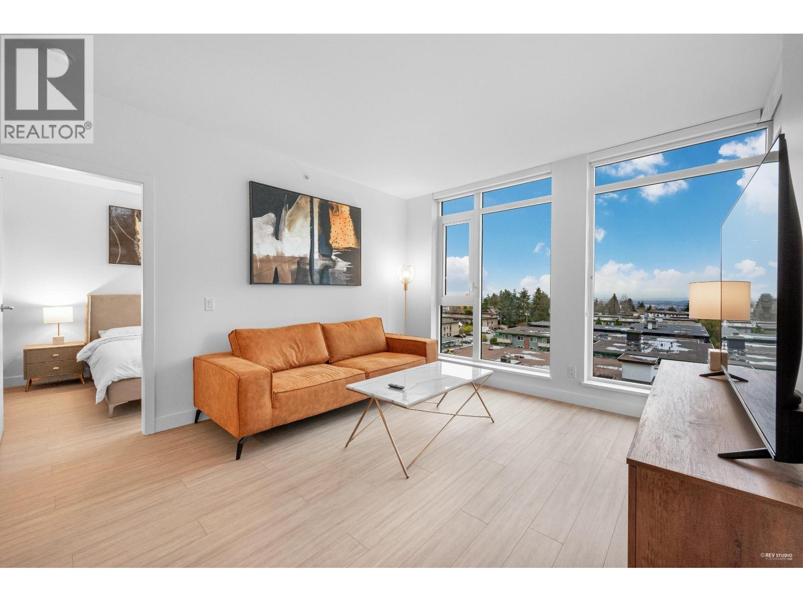 703 6398 Silver Avenue, Burnaby, British Columbia  V5H 0K7 - Photo 1 - R3070747