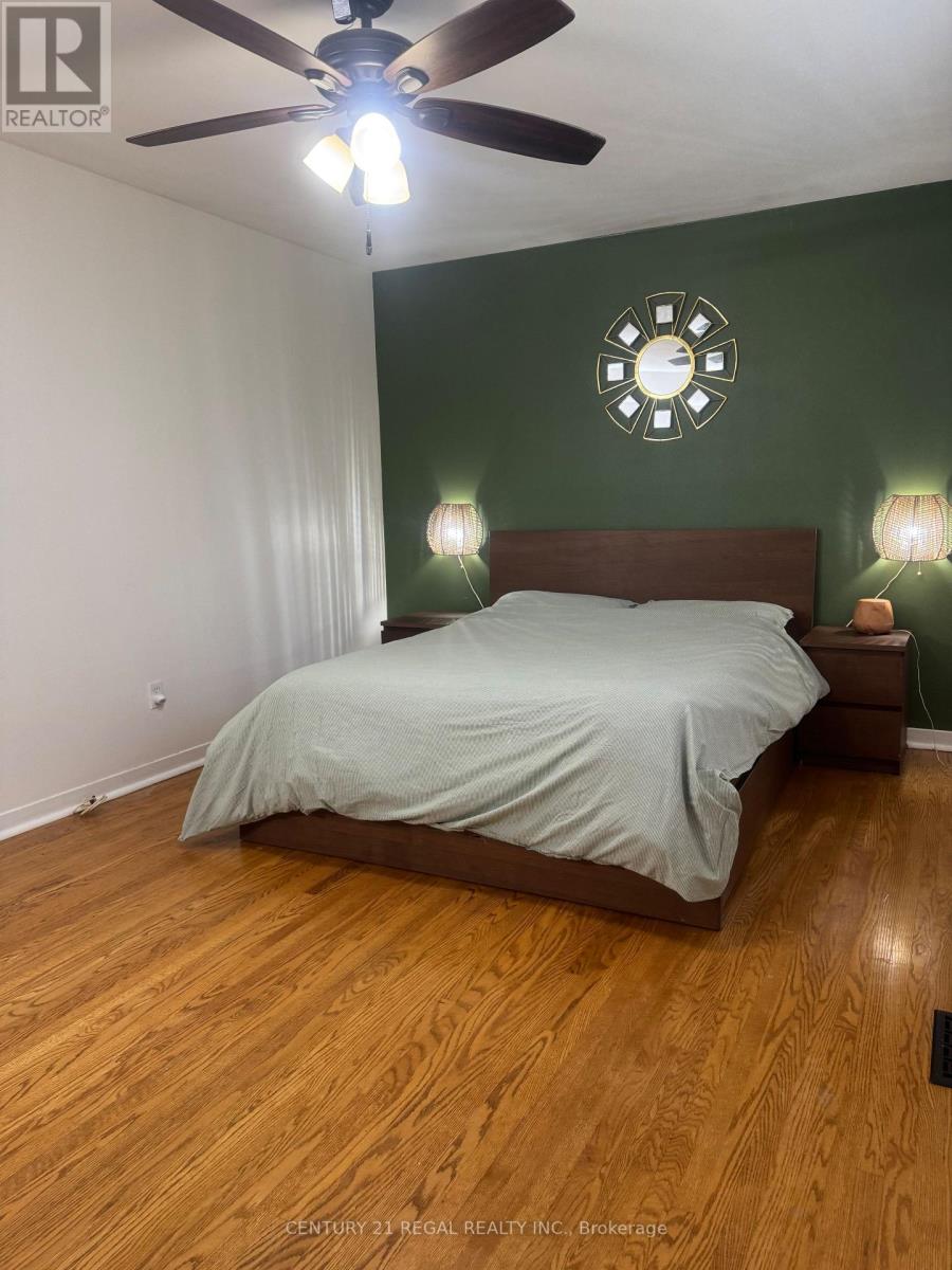 109 Brentwood Drive, Brampton, Ontario  L6T 1R1 - Photo 10 - W12583864