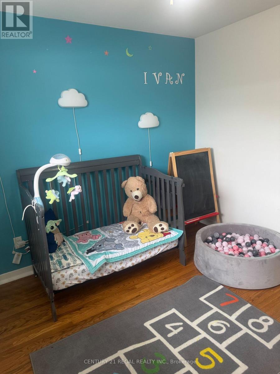 109 Brentwood Drive, Brampton, Ontario  L6T 1R1 - Photo 12 - W12583864