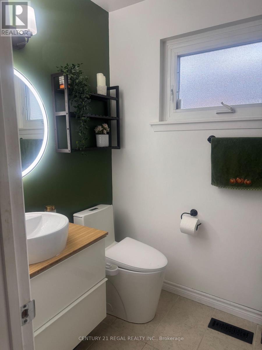 109 Brentwood Drive, Brampton, Ontario  L6T 1R1 - Photo 13 - W12583864