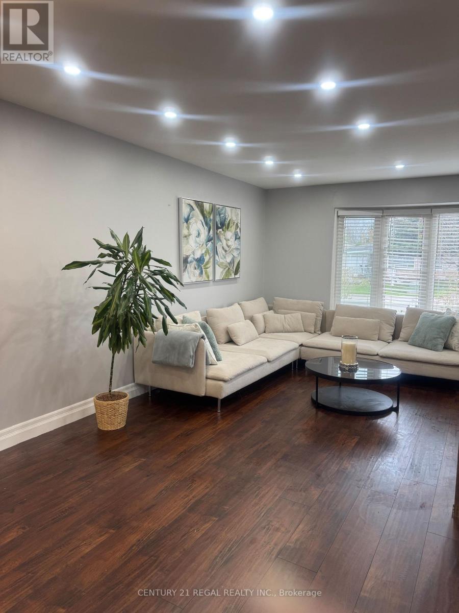 109 Brentwood Drive, Brampton, Ontario  L6T 1R1 - Photo 7 - W12583864