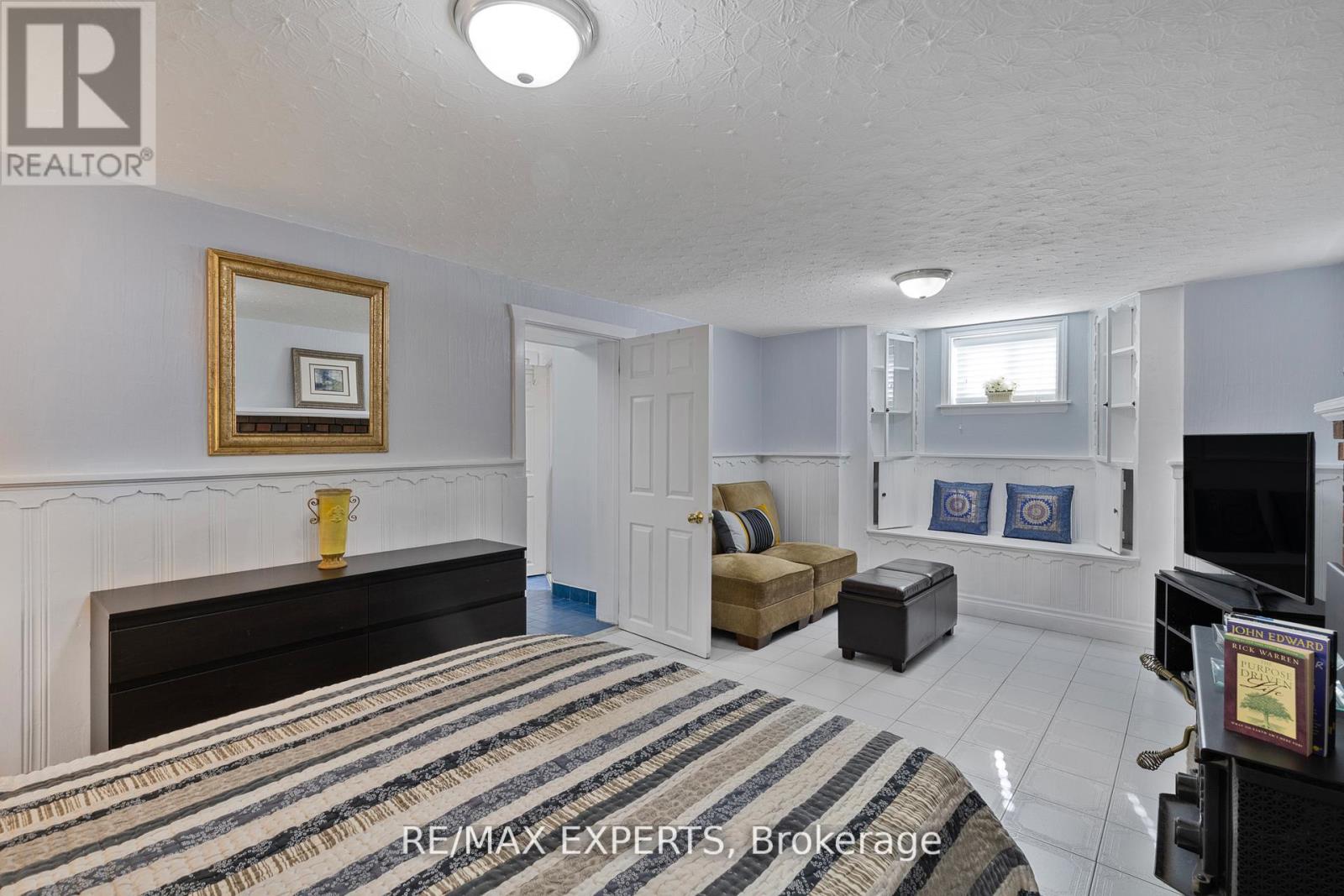 Lower - 114 Trowell Avenue, Toronto, Ontario  M6M 1L7 - Photo 14 - W12583870