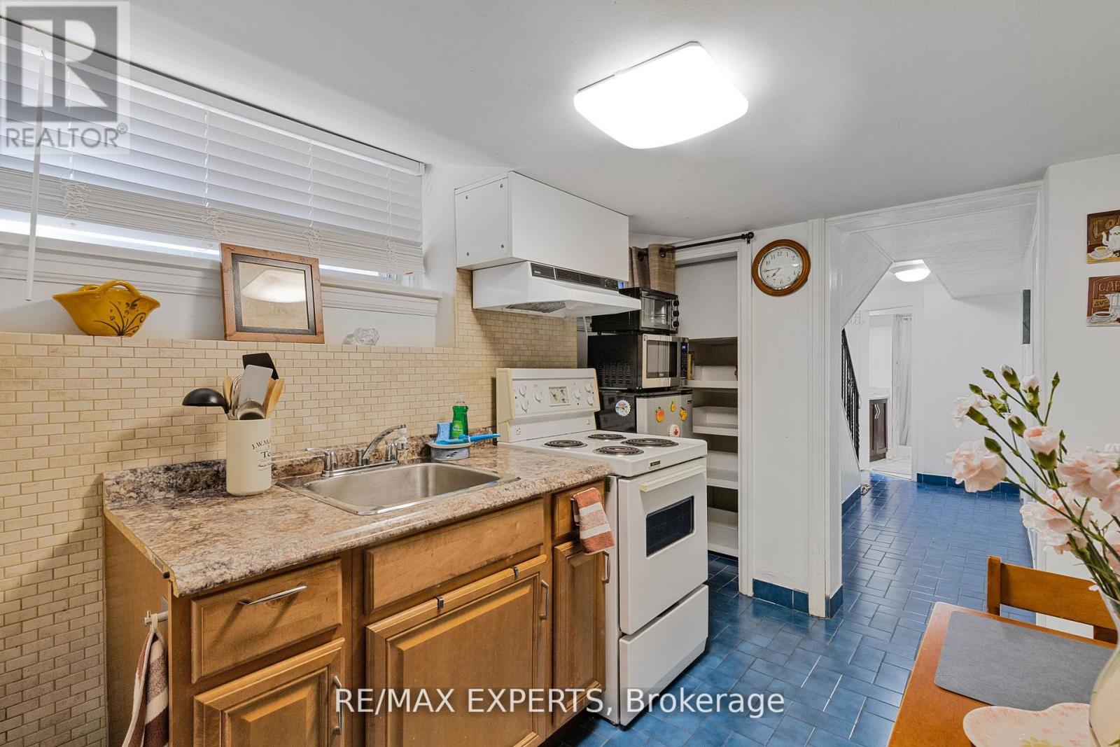 Lower - 114 Trowell Avenue, Toronto, Ontario  M6M 1L7 - Photo 18 - W12583870