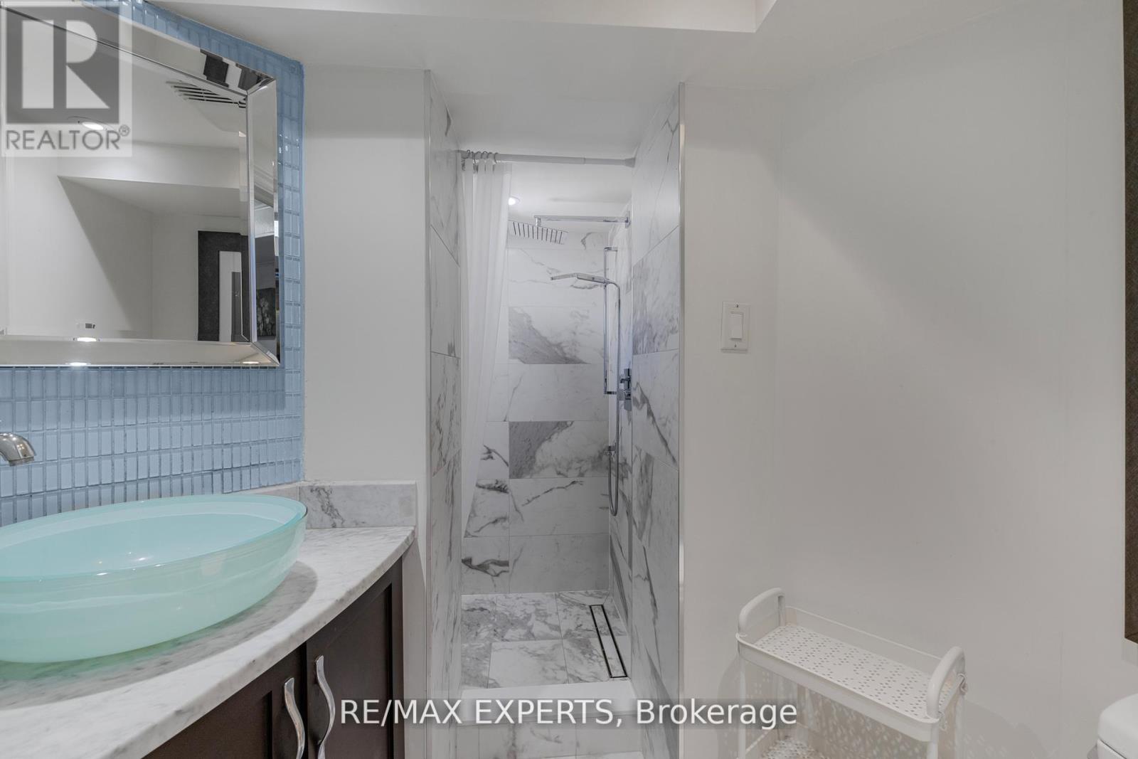 Lower - 114 Trowell Avenue, Toronto, Ontario  M6M 1L7 - Photo 20 - W12583870