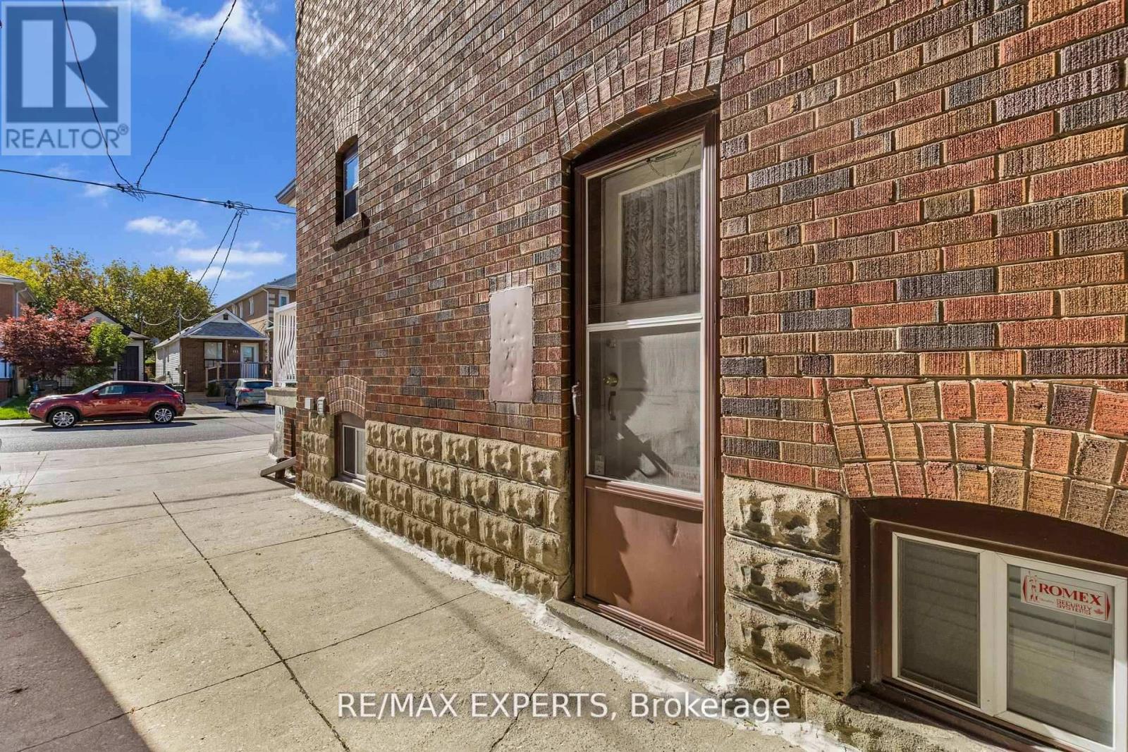 Lower - 114 Trowell Avenue, Toronto, Ontario  M6M 1L7 - Photo 27 - W12583870