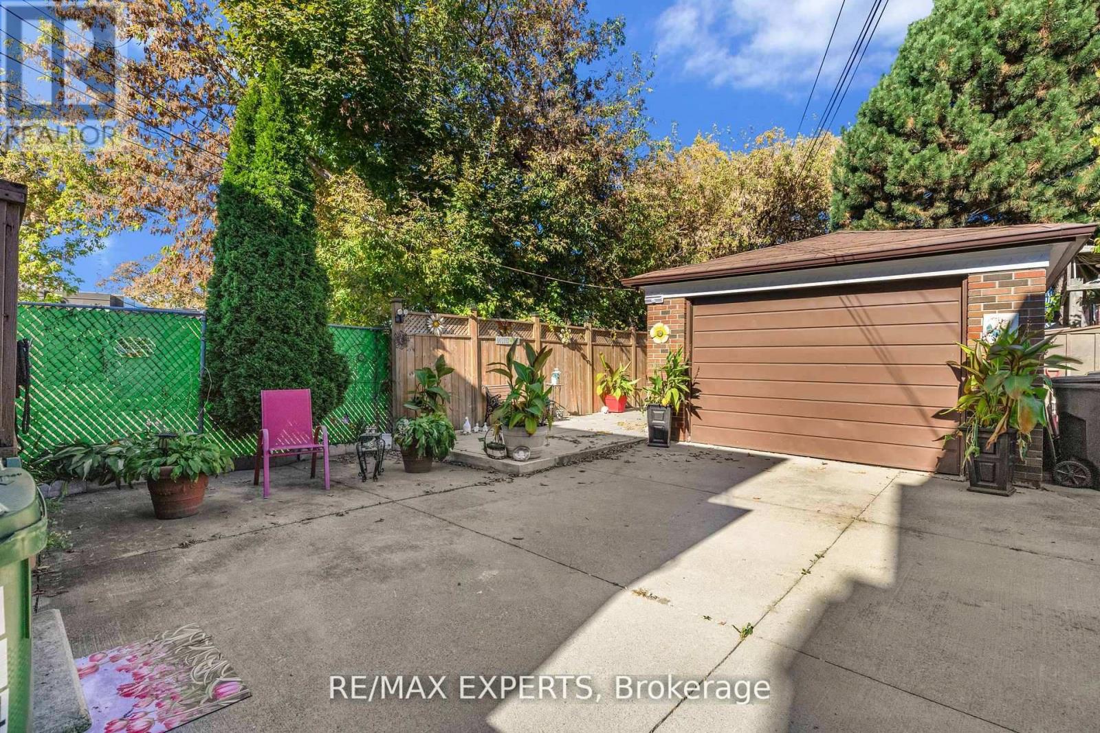 Lower - 114 Trowell Avenue, Toronto, Ontario  M6M 1L7 - Photo 30 - W12583870