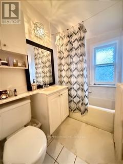 40 Warren Crescent, Toronto, Ontario  M6S 4S2 - Photo 11 - W12583882