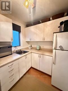 40 Warren Crescent, Toronto, Ontario  M6S 4S2 - Photo 8 - W12583882