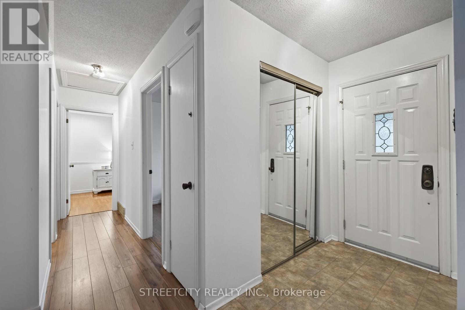 696 Village Green Avenue, London South, Ontario  N6K 1H1 - Photo 11 - X12581830