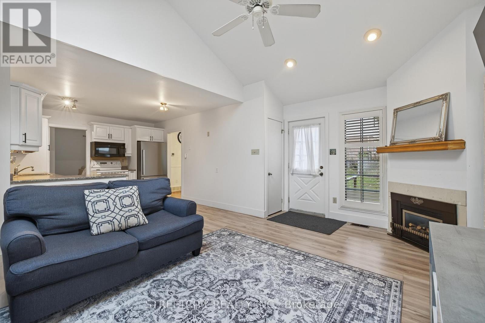 696 Village Green Avenue, London South, Ontario  N6K 1H1 - Photo 14 - X12581830