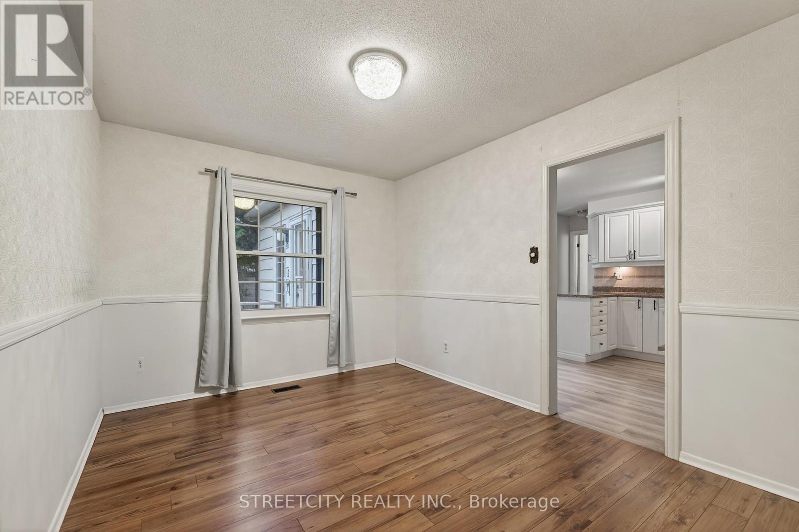 696 Village Green Avenue, London South, Ontario  N6K 1H1 - Photo 21 - X12581830