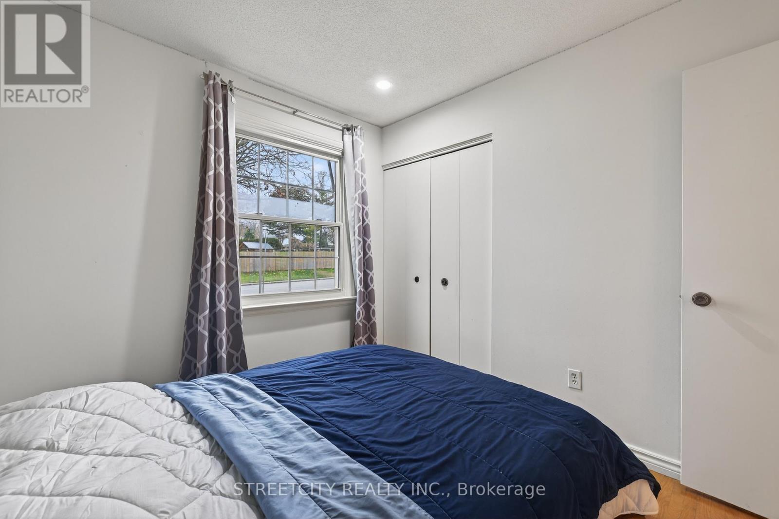 696 Village Green Avenue, London South, Ontario  N6K 1H1 - Photo 24 - X12581830