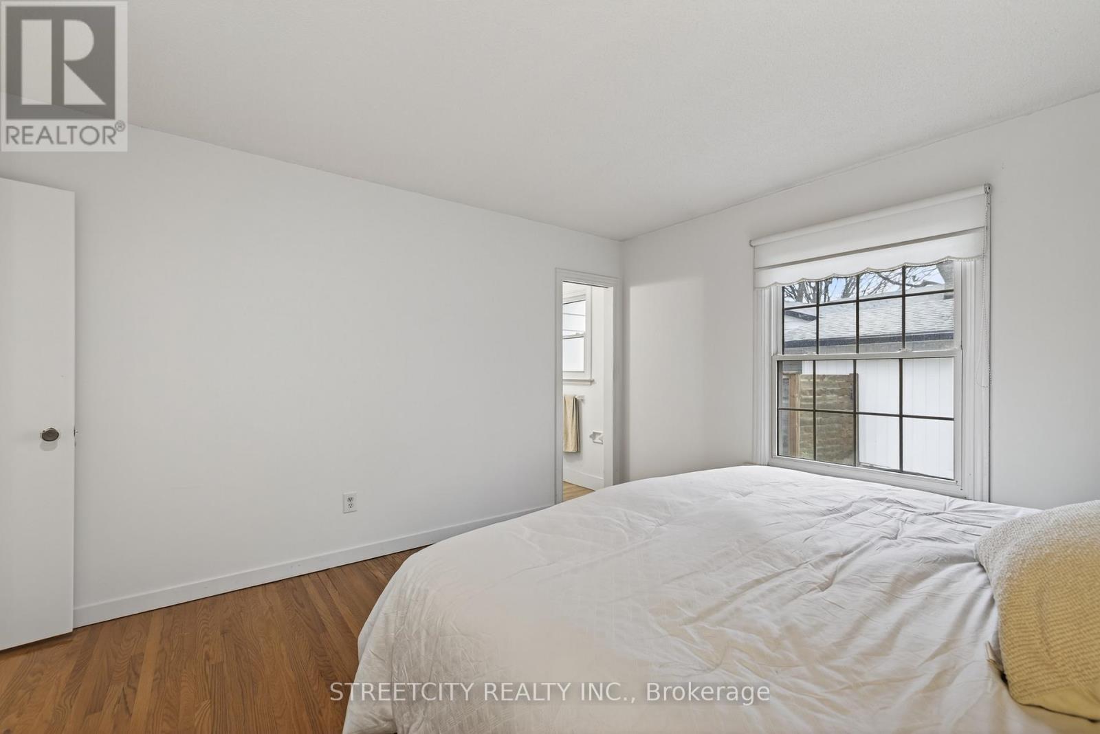 696 Village Green Avenue, London South, Ontario  N6K 1H1 - Photo 28 - X12581830