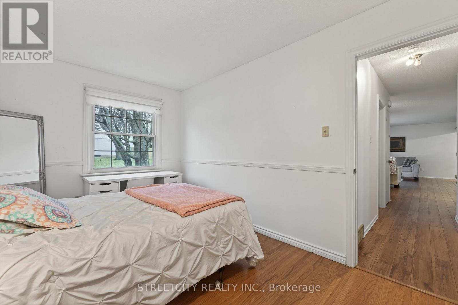 696 Village Green Avenue, London South, Ontario  N6K 1H1 - Photo 26 - X12581830