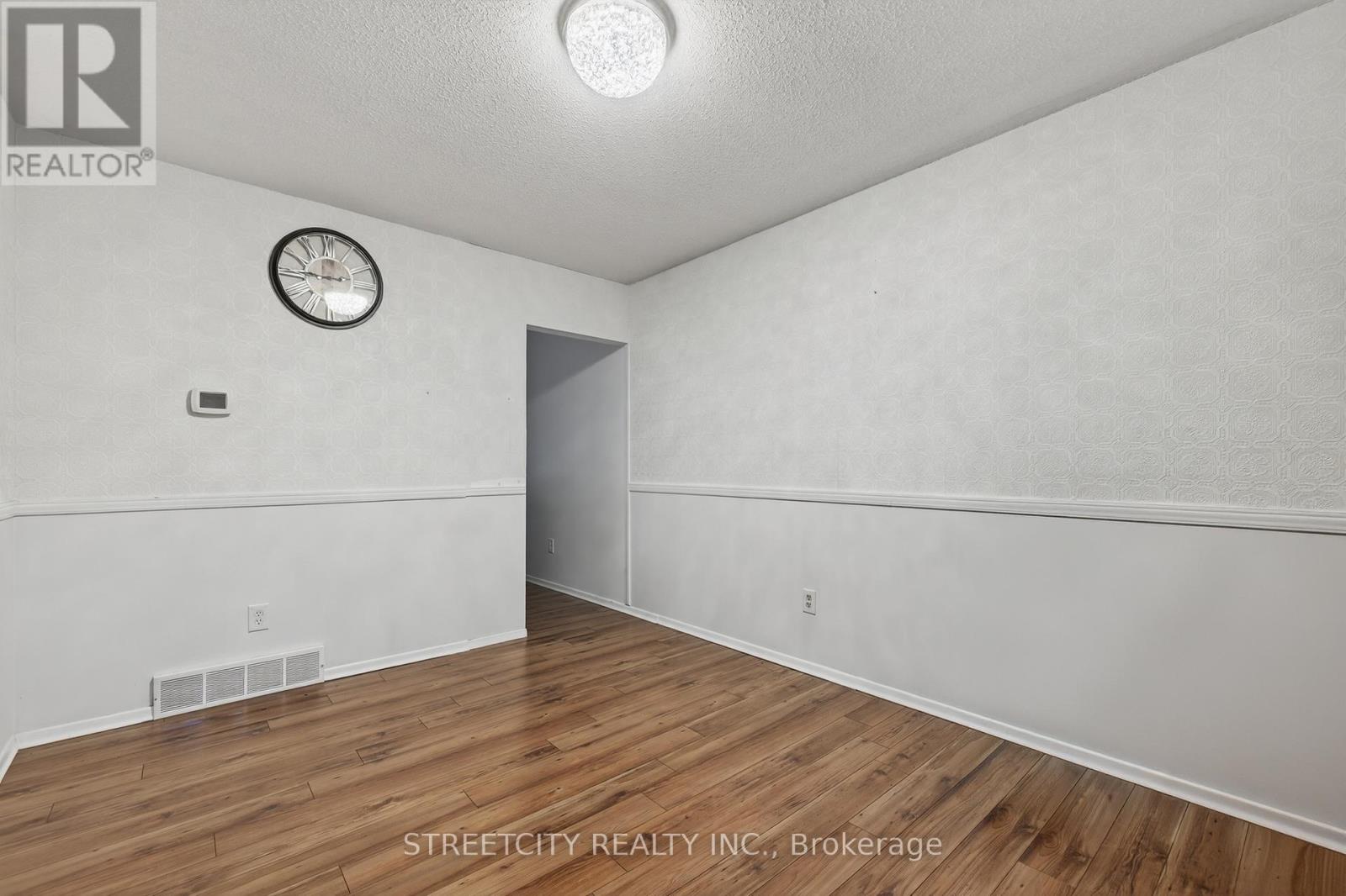 696 Village Green Avenue, London South, Ontario  N6K 1H1 - Photo 22 - X12581830