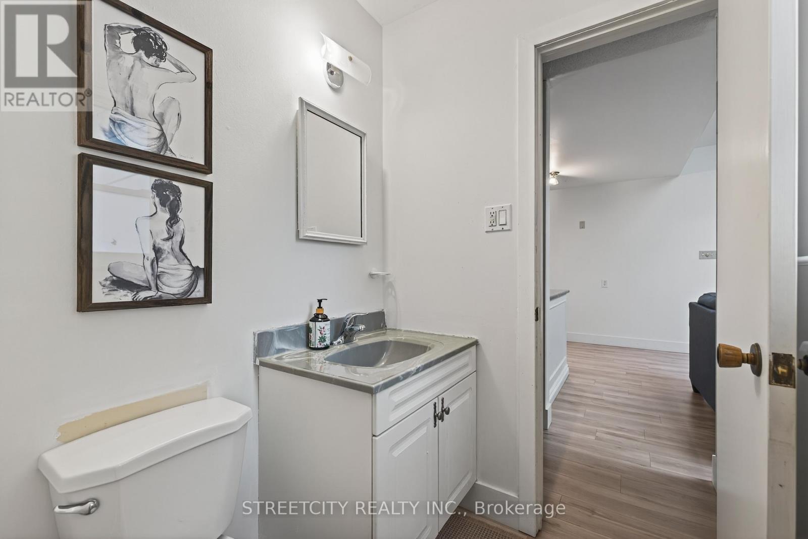 696 Village Green Avenue, London South, Ontario  N6K 1H1 - Photo 31 - X12581830