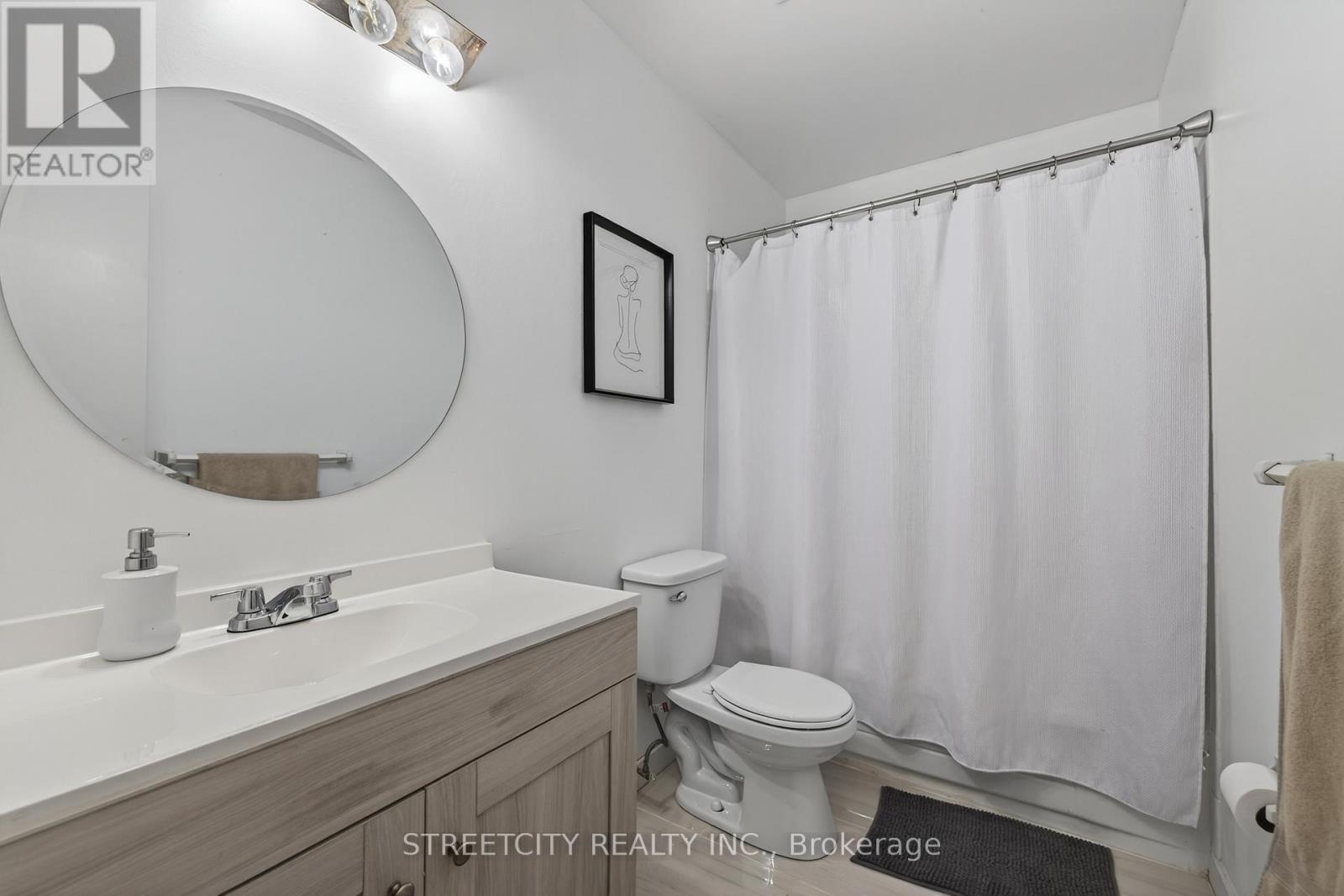 696 Village Green Avenue, London South, Ontario  N6K 1H1 - Photo 32 - X12581830