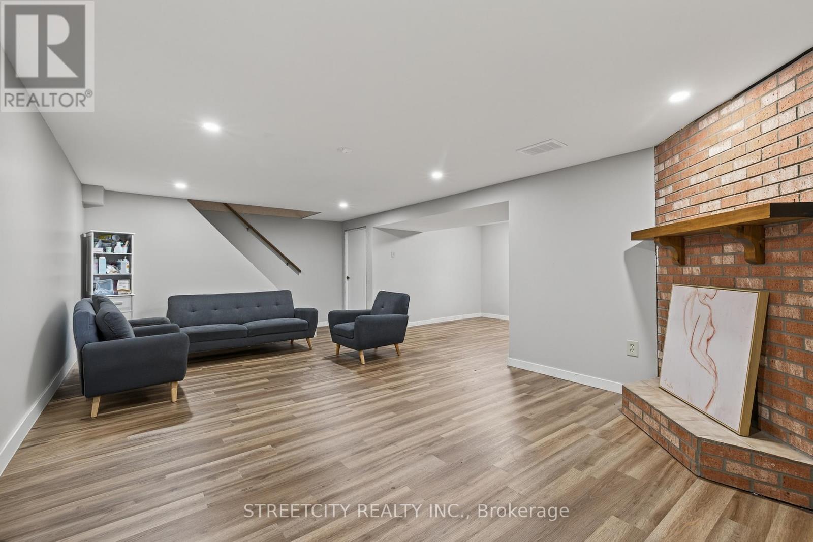 696 Village Green Avenue, London South, Ontario  N6K 1H1 - Photo 34 - X12581830