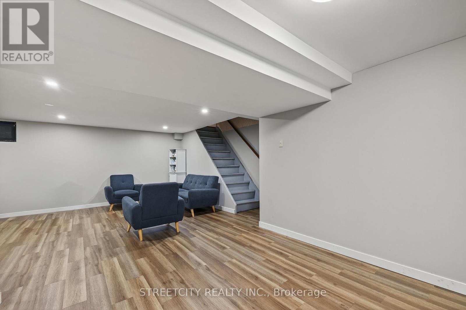 696 Village Green Avenue, London South, Ontario  N6K 1H1 - Photo 36 - X12581830