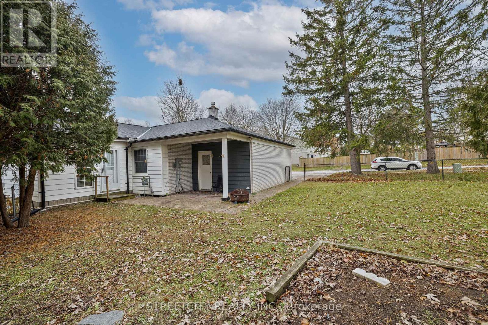 696 Village Green Avenue, London South, Ontario  N6K 1H1 - Photo 40 - X12581830