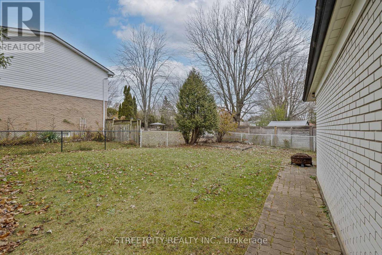 696 Village Green Avenue, London South, Ontario  N6K 1H1 - Photo 38 - X12581830