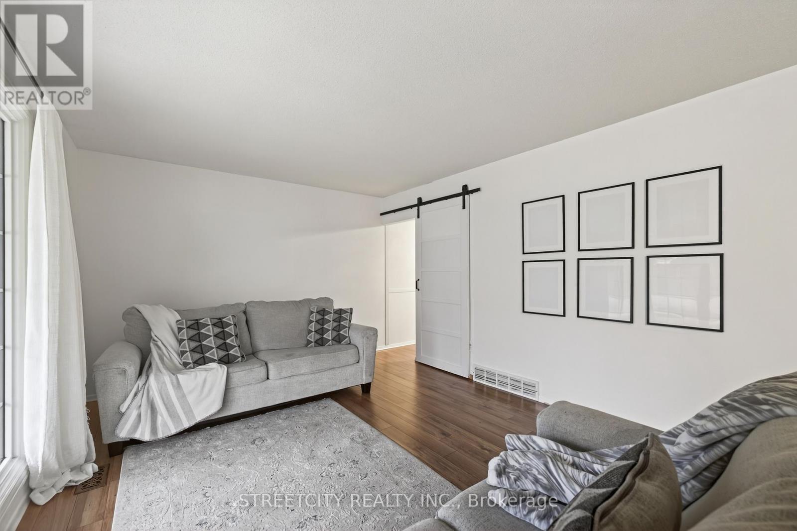 696 Village Green Avenue, London South, Ontario  N6K 1H1 - Photo 9 - X12581830