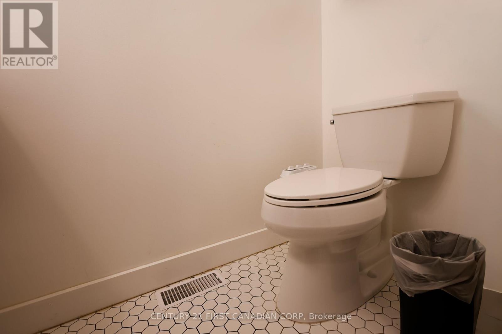 70 - 70 Chapman Court, London North, Ontario N6G 4Z4 - Photo 20 - X12583424