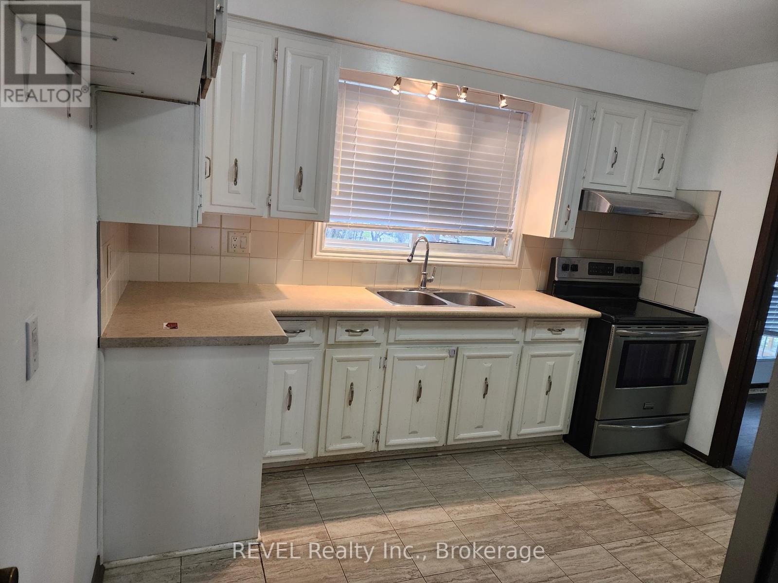 747 Parkdale Avenue E, Fort Erie, Ontario  L2A 5B7 - Photo 17 - X12549782