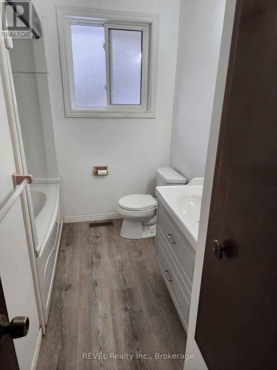 747 Parkdale Avenue E, Fort Erie, Ontario  L2A 5B7 - Photo 32 - X12549782